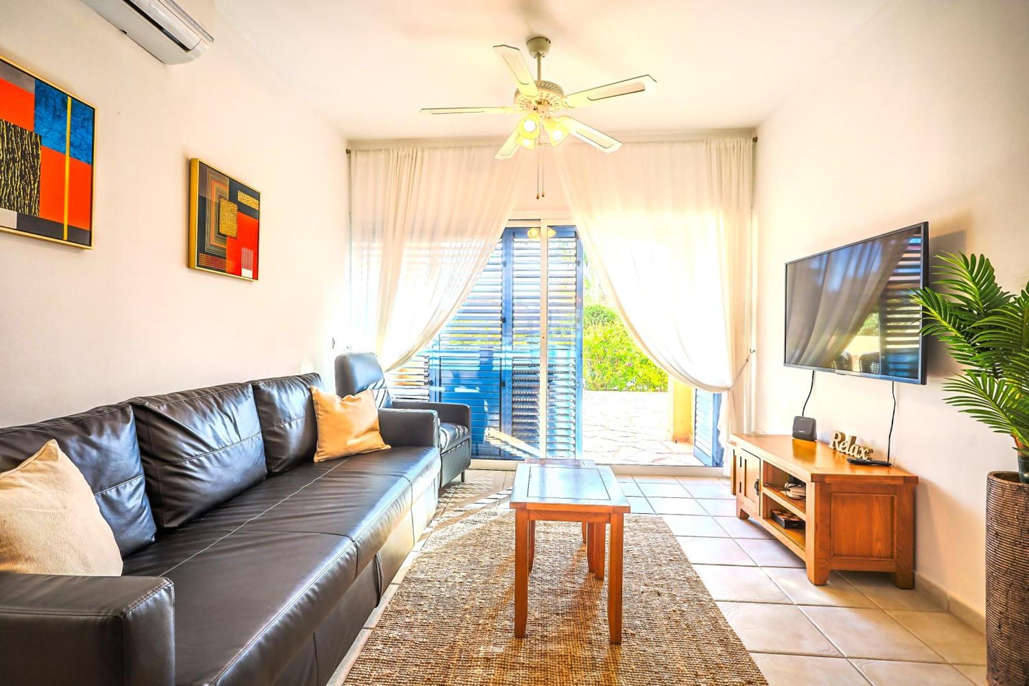 H&O Limnaria Elegance Pool View Apartment بافوس المظهر الخارجي الصورة